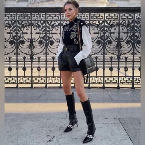 NWT Bloggers Favorite Rare Zara High Heeled Chunky Chain Detail Leather Boots - Picture 3 of 17